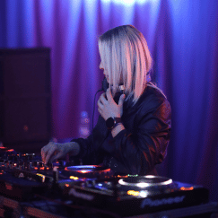 DJs